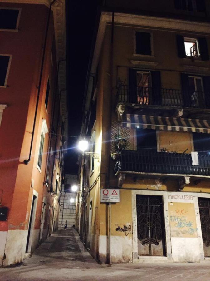 Stupenda Mansarda Centralissima, Finiture Di Lusso カッラーラ エクステリア 写真